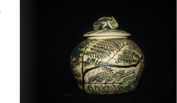 Chameleon jar by Liz Ranger-Craven | Lethbridge 20000 2022 Finalists | Lethbridge Gallery